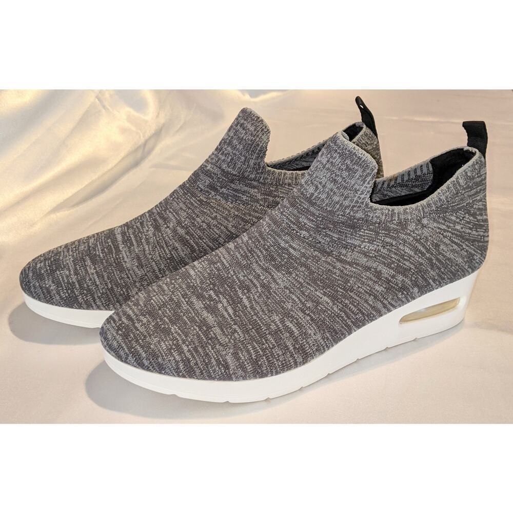 DKNY Women's ANGIE Slip-On Low Wedge Lightweight Sneakers Gray White Size 10 EUC
